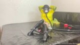 Fx-tube 雨衣 jk 自我束缚和防毒面具振动器高潮 snapshot 4