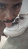 Lamiendo los zapatos de mi amigo snapshot 1