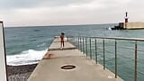Monika Fox nua caminha na praia em Sochi snapshot 4