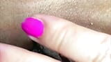 Mi de cerca orgasmo de coño mientras muestra mis grandes labios y frota mi gran clítoris de mi apretado coño rosa snapshot 11