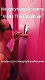 Suger slumpmässig kuk vid gloryhole snapshot 1