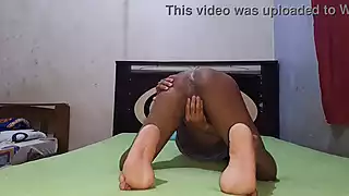 Junger Mann spielt mit seinem Arsch | xHamster