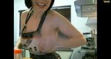 Webcam MILF dans la cuisine snapshot 17