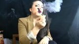 Fumar en pipa por alexxxya la reina del fetiche del humo snapshot 4