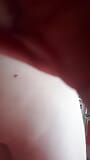 Harige milf oefent poses om haar grote zwarte lul partner te verleiden. harige lul close-up. snapshot 4