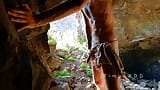 Hombre neandertal se masturba el pene en una cueva cerca de un fuego snapshot 19