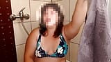 Une fille se lave la chatte sous la douche. snapshot 9