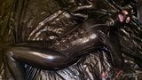 Sexy Im Schwarzen Latex-Catsuit snapshot 6