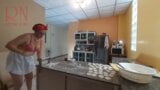Нудистська економка Регіна Нуар готує на кухні. гола покоївка робить вареники. голі кухарі. бюстгальтер 1 snapshot 14