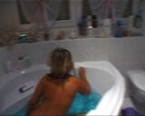 Junges Teen im Badezimmer gefilmt snapshot 10