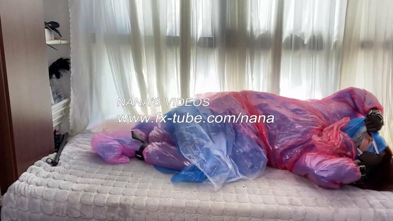 レインコート緊縛 重ねて巻く6層のレインコート | xHamster