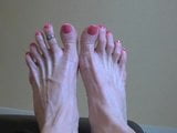 Смотрю на мои заостренные пальцы ног snapshot 3