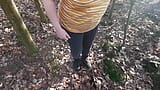 Zieh dich komplett aus für dein Titslapping im Wald snapshot 2