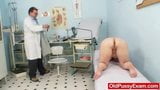 Bunica țâțoasă Ruzena vizitează clinica de fetișuri ginecologice snapshot 4