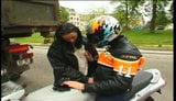 Cewek Prancis menghabisi biker setelah blowjob snapshot 2