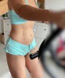 薄いスポーツ服を着たスイス人女性ウェブ売春婦ウェブ痴女-おっぱいアウト snapshot 4