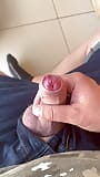 Chlápek zblízka honí krásný penis snapshot 9