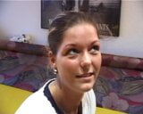 Anne 22 Jahre Brunette fragt sich warum das Casting im Schlafzimmer stattfindet snapshot 3