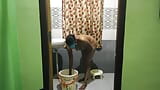 Geile reife indische tante filmt während der dusche snapshot 11