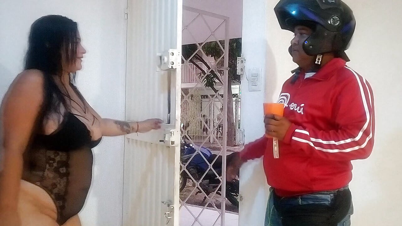 Flashing my lingerie to a random delivery man: For the first time I flash my ass and show my big tits to a stranger