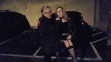 Parkeerplaats pissend Essex meisje Lisa en John snapshot 6