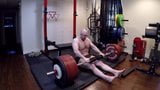 Kale homoseksuele man met bril doet een grote sexy training snapshot 2