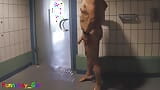 Guy juega con su gran polla y su culo apretado en una ducha pública snapshot 20