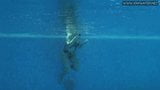 Diana Rusus с горячими подпрыгивающими сиськами в бассейне snapshot 4