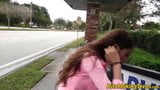 Pequeña latina Zaya Cassidy hace una mamada perfecta en un coche snapshot 2