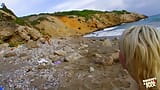 Bionda ha un ragazzo spiaggiato e si è scopata il buco del culo in una spiaggia appartata. snapshot 20