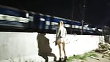 路上での公共の場でのセックス 人々は私たちがパンティーなしでバスターミナルの短いスカートでクソしているのを見ます snapshot 4