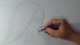 Сексуальная девушка с обнаженным телом рисует карандашом snapshot 1