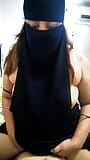 Hermosa madrastra tetona con hijab deja que su hijo se corra dentro del coño snapshot 17