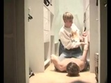 2 молодых мужика экспериментируют дома с БДСМ-развлечением в любительском видео snapshot 2