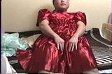 Rote Masturbation im Partykleid snapshot 3