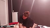 Dominação feminina massagem especial para um pênis pequeno de Elisa Tiger snapshot 4