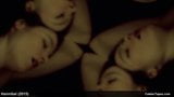 Caroline Dhavernas e Katharine Isabelle in scena nuda ed erotica snapshot 7