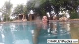 Charley Chase mostra le sue tette incredibili snapshot 11