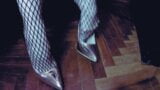 Кожаный фетиш госпожа Eva, домина, милфа, золотые каблуки, чулки, женское БДСМ соло snapshot 8