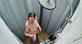 Brytyjska macocha tańczy nago pod prysznicem snapshot 3