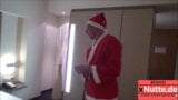 Dreier mit Santa Klaus im Hotelzimmer snapshot 2