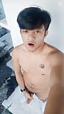 Pria remaja Asia lagi asik ngocok kontl di kuburan snapshot 12