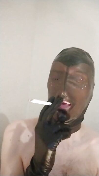 Latex mask smoking fetish solo