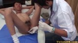 Un docteur amateur nippon examine l'anus un lavement asiatique snapshot 3