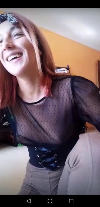 Dança loira com camisa transparente nn