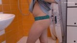 Nara Mongolka se masturbe sous la douche de la chatte snapshot 3