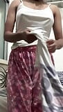 Főiskolás lány leveszi a ruháját snapshot 3