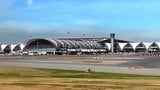 Un garçon américain en vacances à Bangkok pour un garçon cambodgien snapshot 1