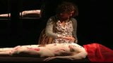 Eine behaarte Frau nackt im Theater snapshot 11