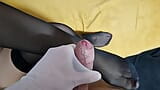 Handjob pantyhose mani muncrat di stoking kaki snapshot 11